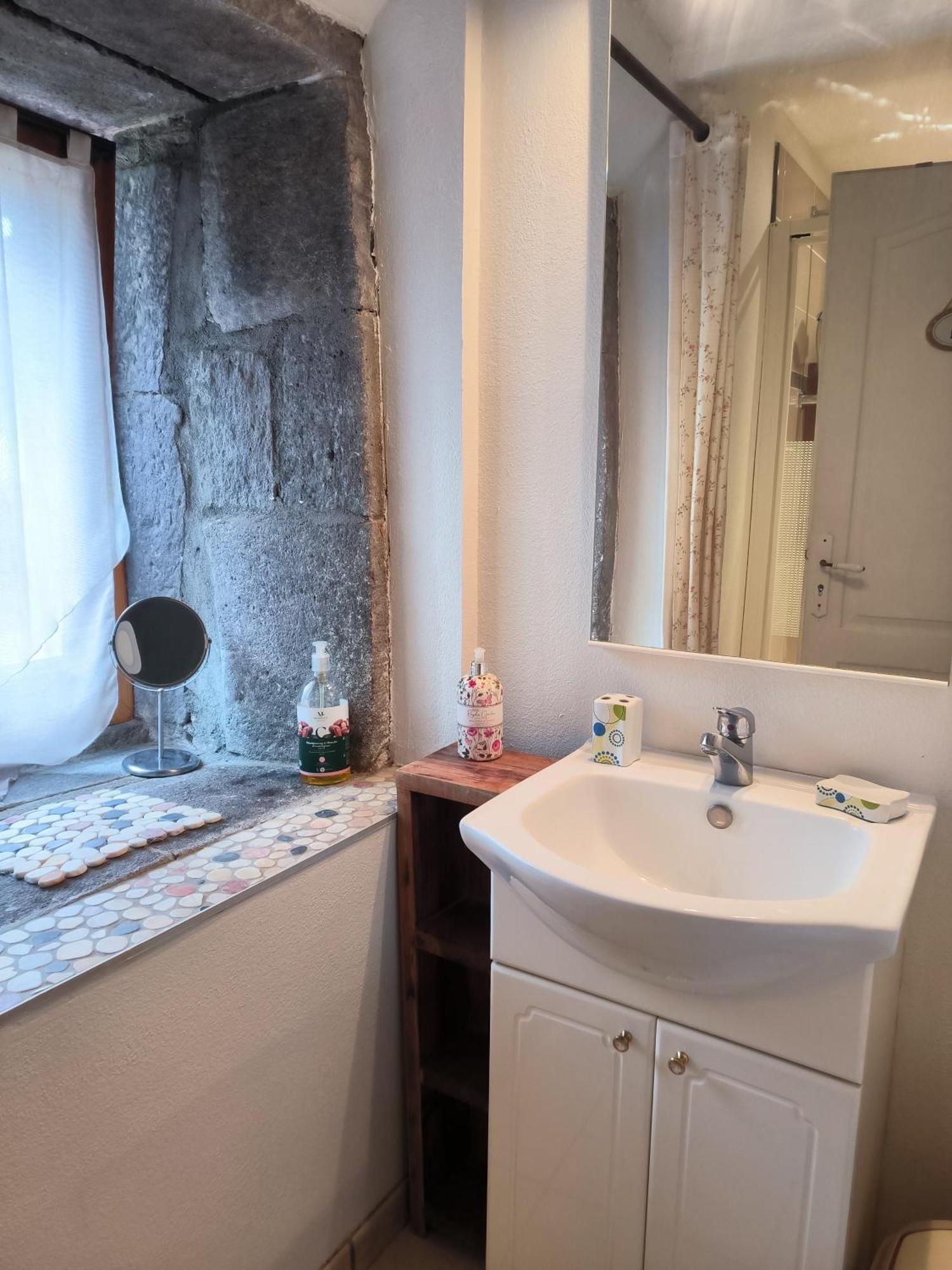 Gites Le Vieux Vinzelles Volvic Eksteriør billede